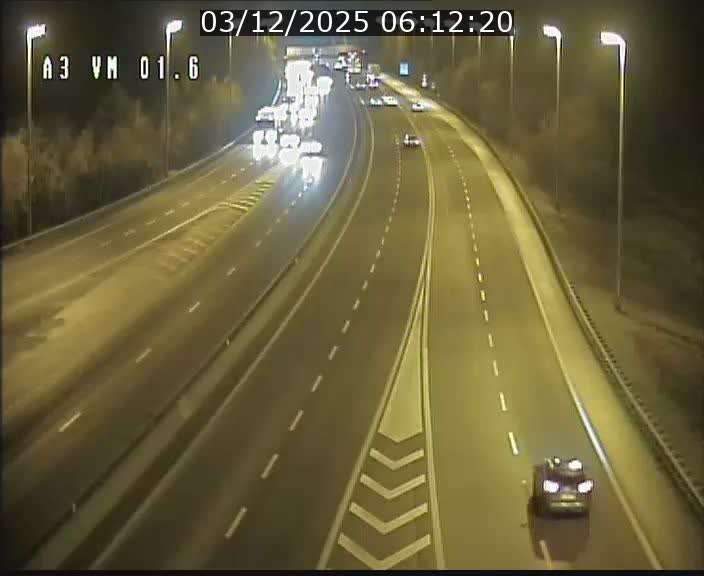 <h2>Traffic live webcam Luxembourg - Croix de Gasperich - A3 - BK 1.6 - direction France/Aire de Berchem</h2>