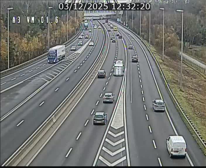 <h2>Traffic live webcam Luxembourg - Croix de Gasperich - A3 - BK 1.6 - direction France/Aire de Berchem</h2>