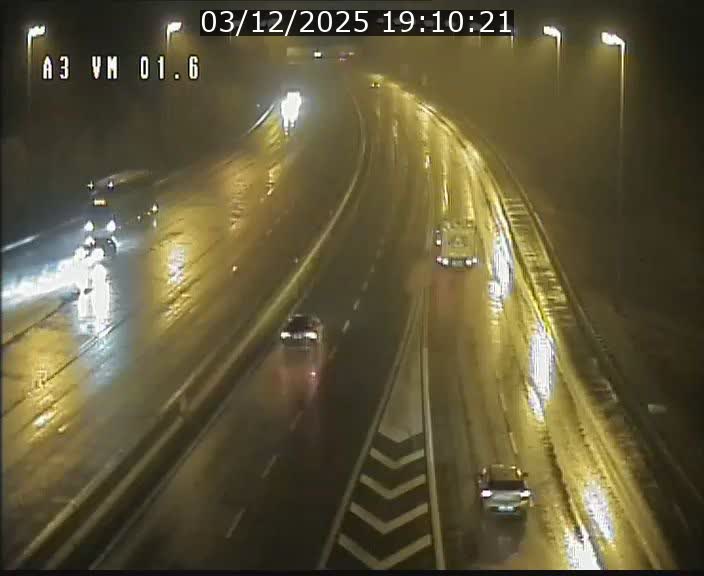 <h2>Traffic live webcam Luxembourg - Croix de Gasperich - A3 - BK 1.6 - direction France/Aire de Berchem</h2>