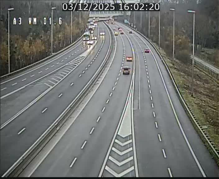 <h2>Traffic live webcam Luxembourg - Croix de Gasperich - A3 - BK 1.6 - direction France/Aire de Berchem</h2>