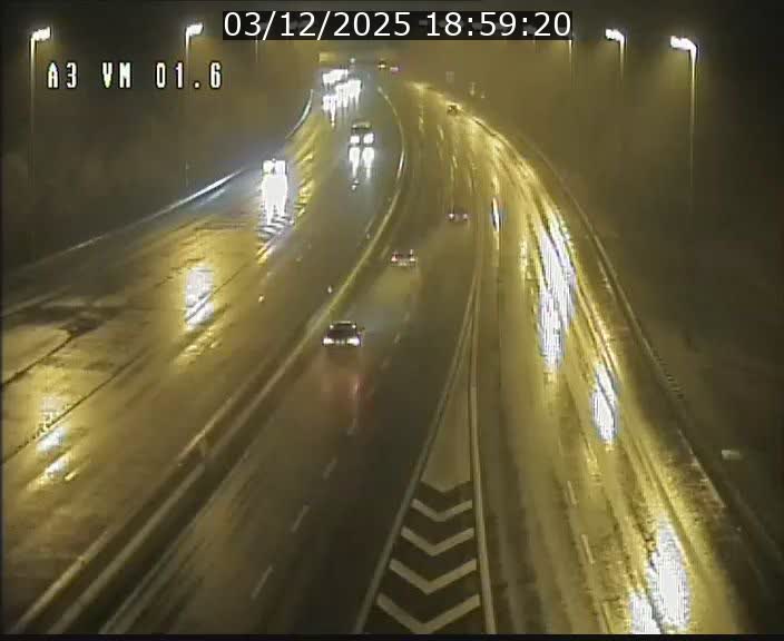 <h2>Traffic live webcam Luxembourg - Croix de Gasperich - A3 - BK 1.6 - direction France/Aire de Berchem</h2>