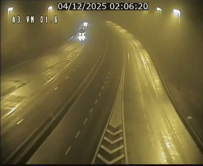 <h2>Traffic live webcam Luxembourg - Croix de Gasperich - A3 - BK 1.6 - direction France/Aire de Berchem</h2>
