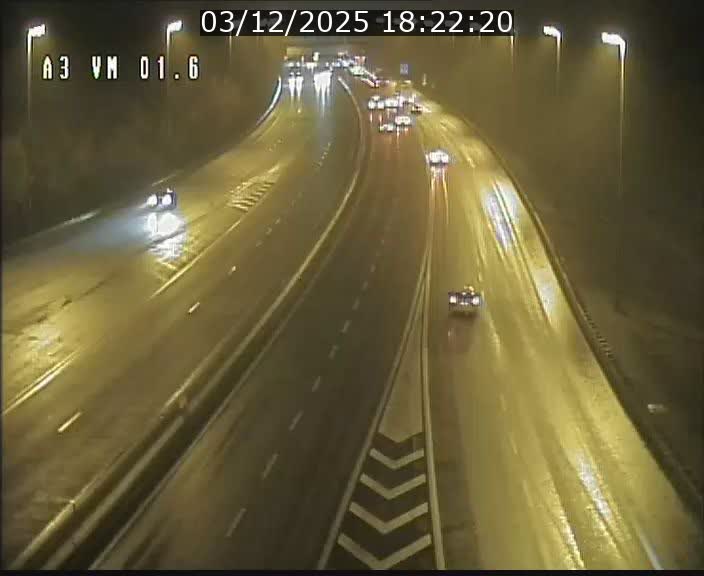 <h2>Traffic live webcam Luxembourg - Croix de Gasperich - A3 - BK 1.6 - direction France/Aire de Berchem</h2>
