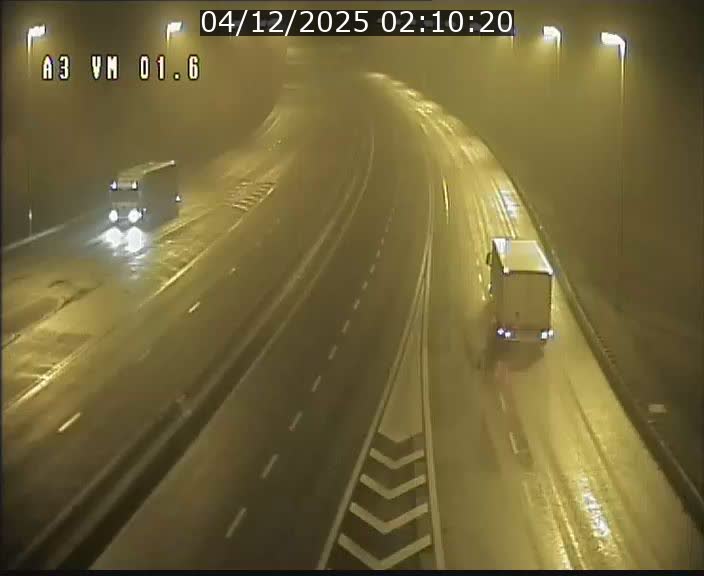 <h2>Traffic live webcam Luxembourg - Croix de Gasperich - A3 - BK 1.6 - direction France/Aire de Berchem</h2>