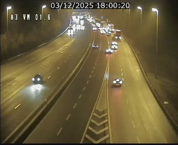 <h2>Traffic live webcam Luxembourg - Croix de Gasperich - A3 - BK 1.6 - direction France/Aire de Berchem</h2>