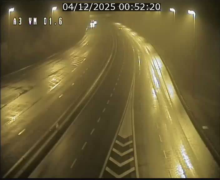 <h2>Traffic live webcam Luxembourg - Croix de Gasperich - A3 - BK 1.6 - direction France/Aire de Berchem</h2>