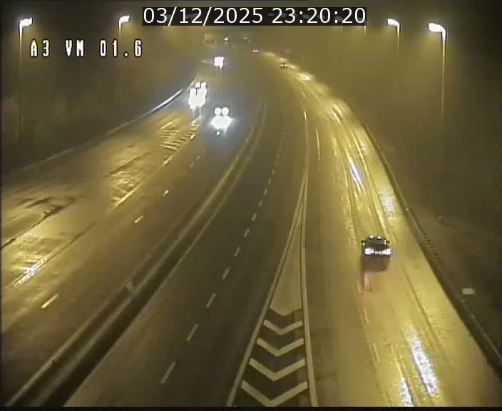 <h2>Traffic live webcam Luxembourg - Croix de Gasperich - A3 - BK 1.6 - direction France/Aire de Berchem</h2>