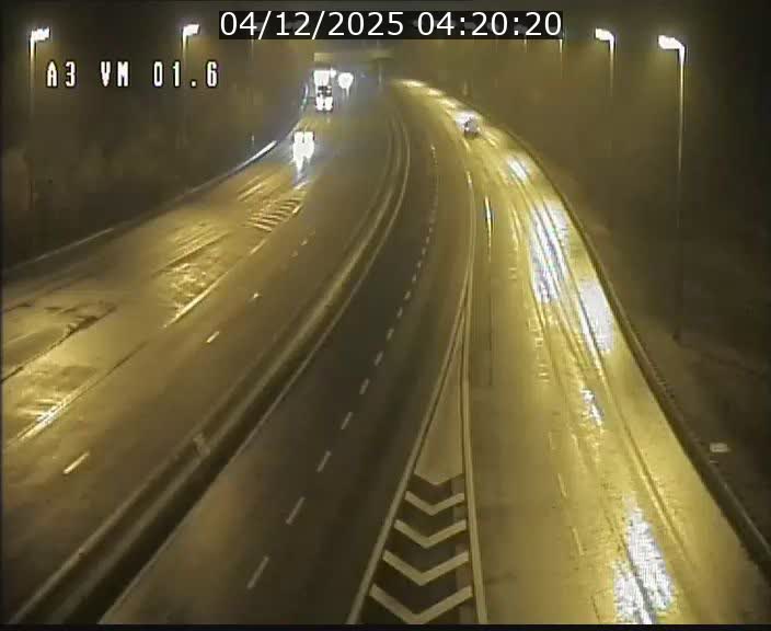 <h2>Traffic live webcam Luxembourg - Croix de Gasperich - A3 - BK 1.6 - direction France/Aire de Berchem</h2>