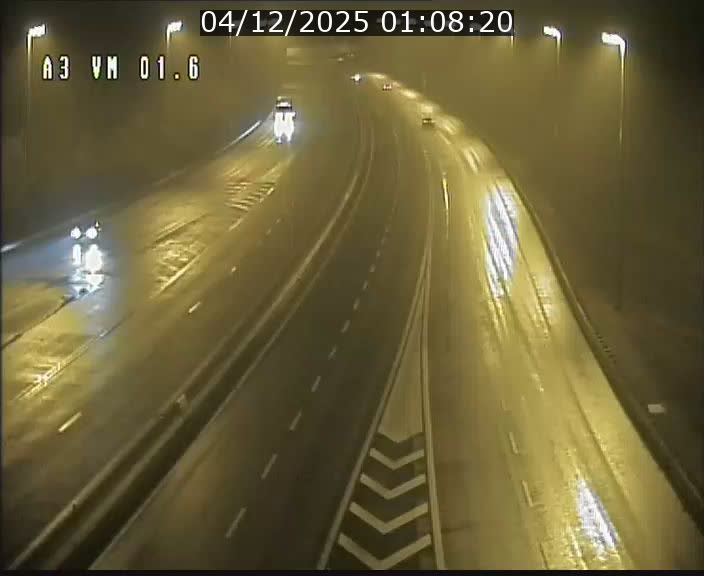 <h2>Traffic live webcam Luxembourg - Croix de Gasperich - A3 - BK 1.6 - direction France/Aire de Berchem</h2>