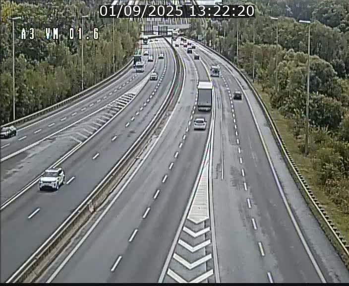 Traffic live webcam Luxembourg - Croix de Gasperich - A3 - BK 1.6 - direction France/Aire de Berchem
