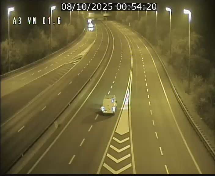 <h2>Traffic live webcam Luxembourg - Croix de Gasperich - A3 - BK 1.6 - direction France/Aire de Berchem</h2>