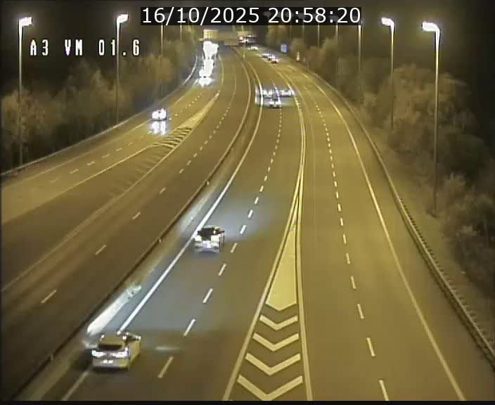 <h2>Traffic live webcam Luxembourg - Croix de Gasperich - A3 - BK 1.6 - direction France/Aire de Berchem</h2>