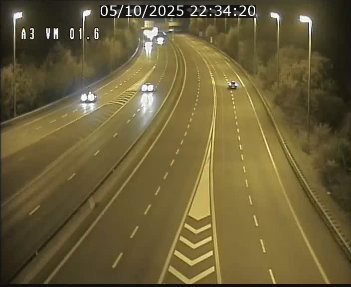 <h2>Traffic live webcam Luxembourg - Croix de Gasperich - A3 - BK 1.6 - direction France/Aire de Berchem</h2>