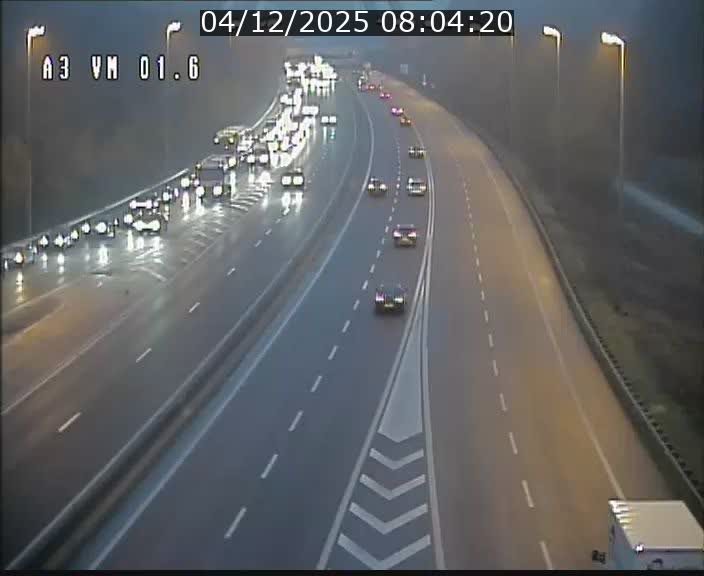 <h2>Traffic live webcam Luxembourg - Croix de Gasperich - A3 - BK 1.6 - direction France/Aire de Berchem</h2>