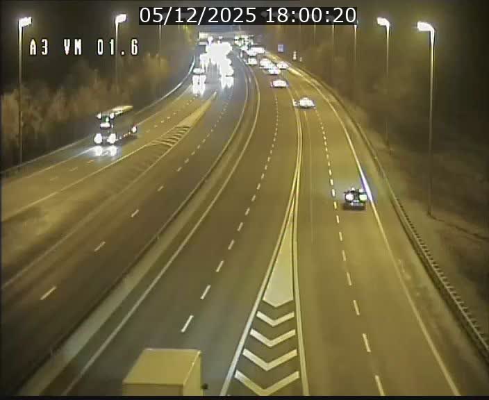 <h2>Traffic live webcam Luxembourg - Croix de Gasperich - A3 - BK 1.6 - direction France/Aire de Berchem</h2>