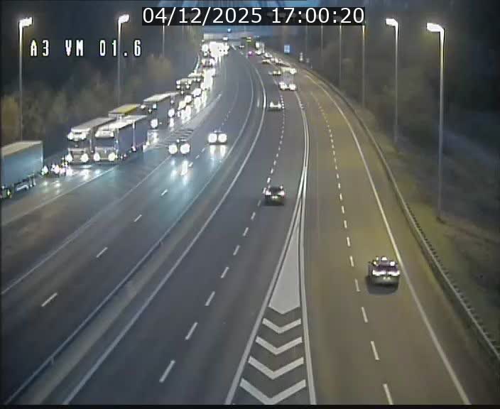 <h2>Traffic live webcam Luxembourg - Croix de Gasperich - A3 - BK 1.6 - direction France/Aire de Berchem</h2>