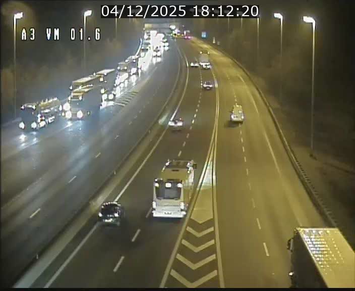 <h2>Traffic live webcam Luxembourg - Croix de Gasperich - A3 - BK 1.6 - direction France/Aire de Berchem</h2>