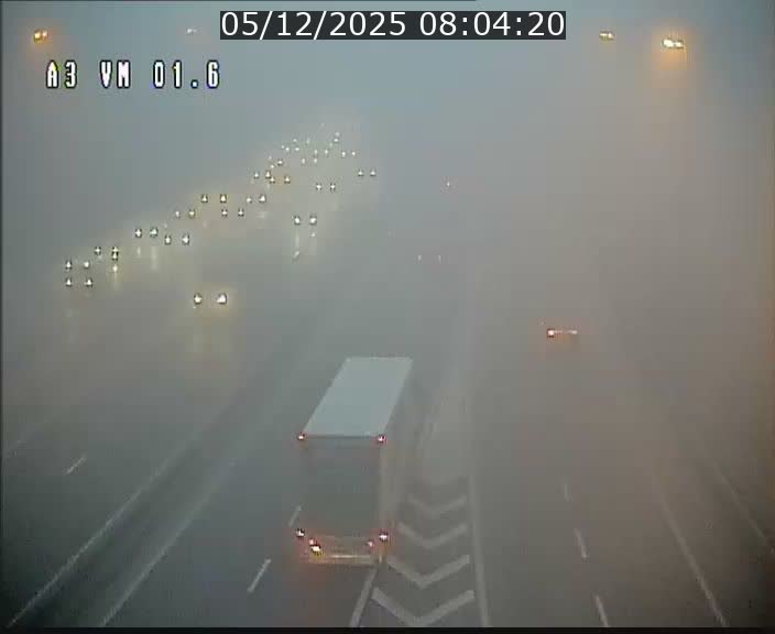 <h2>Traffic live webcam Luxembourg - Croix de Gasperich - A3 - BK 1.6 - direction France/Aire de Berchem</h2>