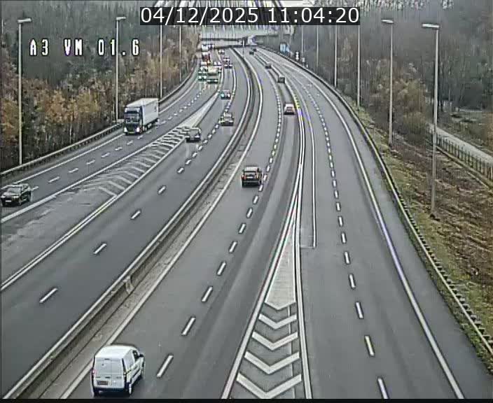 <h2>Traffic live webcam Luxembourg - Croix de Gasperich - A3 - BK 1.6 - direction France/Aire de Berchem</h2>