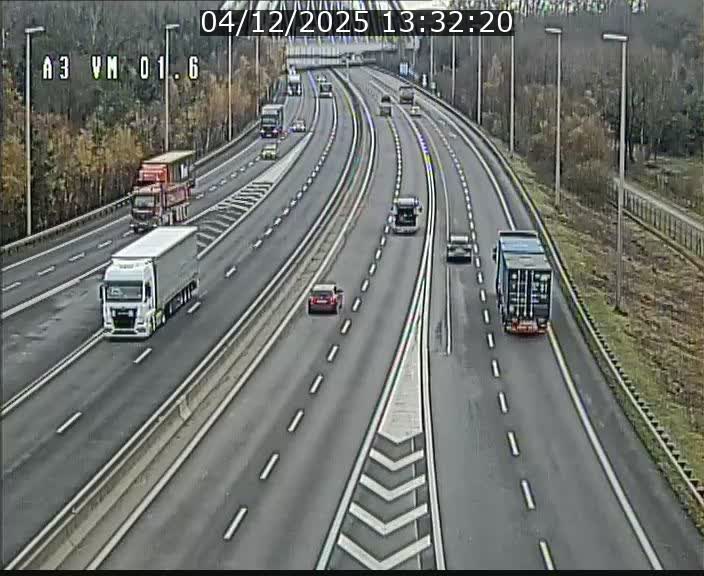 <h2>Traffic live webcam Luxembourg - Croix de Gasperich - A3 - BK 1.6 - direction France/Aire de Berchem</h2>