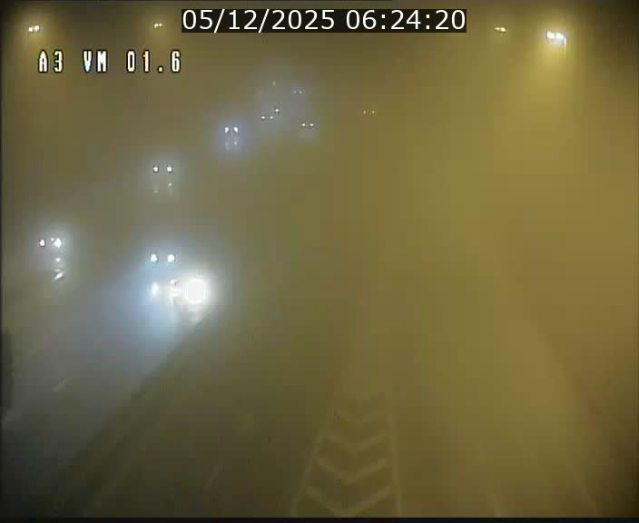 <h2>Traffic live webcam Luxembourg - Croix de Gasperich - A3 - BK 1.6 - direction France/Aire de Berchem</h2>