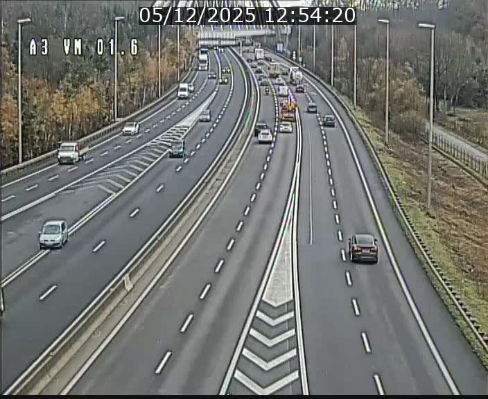 <h2>Traffic live webcam Luxembourg - Croix de Gasperich - A3 - BK 1.6 - direction France/Aire de Berchem</h2>