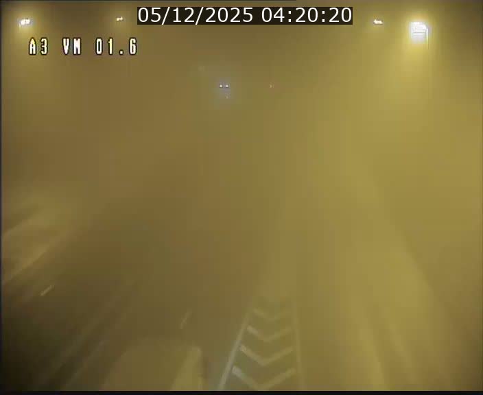 <h2>Traffic live webcam Luxembourg - Croix de Gasperich - A3 - BK 1.6 - direction France/Aire de Berchem</h2>