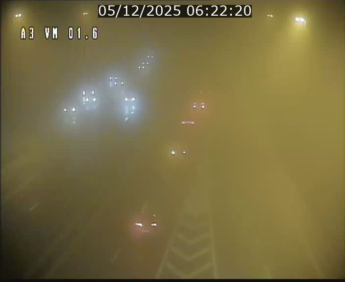 <h2>Traffic live webcam Luxembourg - Croix de Gasperich - A3 - BK 1.6 - direction France/Aire de Berchem</h2>