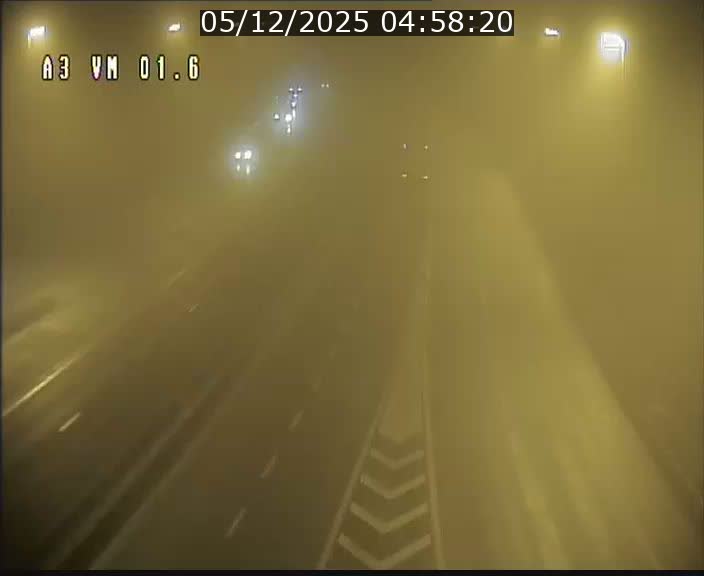 <h2>Traffic live webcam Luxembourg - Croix de Gasperich - A3 - BK 1.6 - direction France/Aire de Berchem</h2>