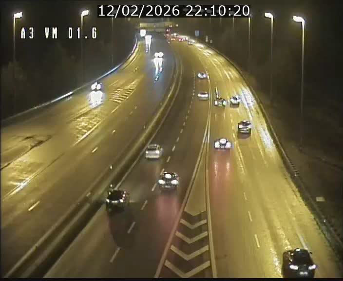 <h2>Traffic live webcam Luxembourg - Croix de Gasperich - A3 - BK 1.6 - direction France/Aire de Berchem</h2>