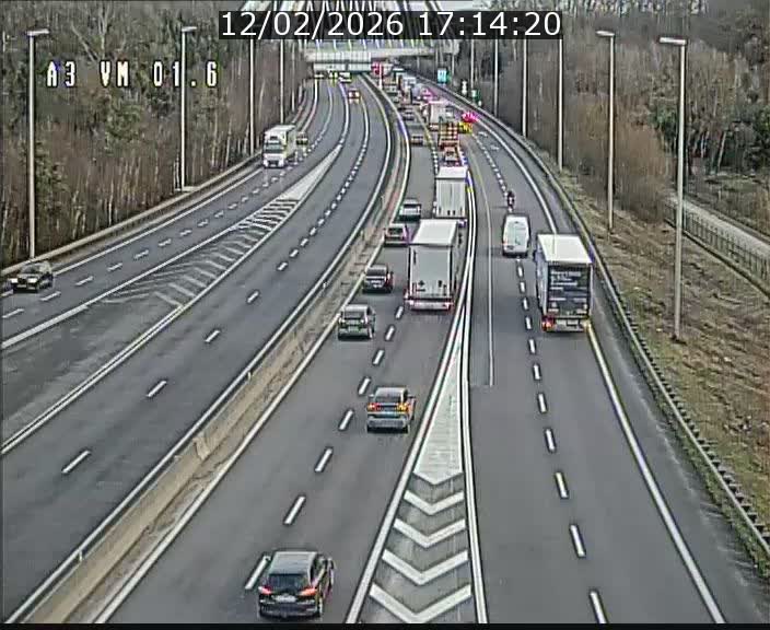 <h2>Traffic live webcam Luxembourg - Croix de Gasperich - A3 - BK 1.6 - direction France/Aire de Berchem</h2>