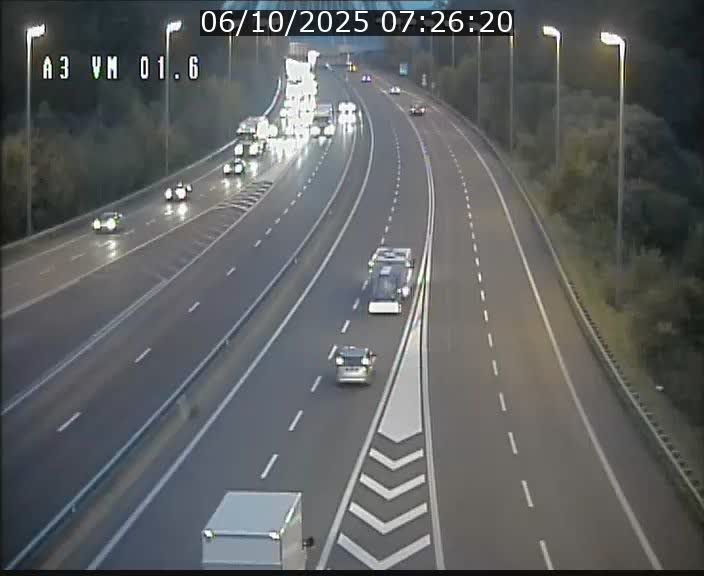 <h2>Traffic live webcam Luxembourg - Croix de Gasperich - A3 - BK 1.6 - direction France/Aire de Berchem</h2>