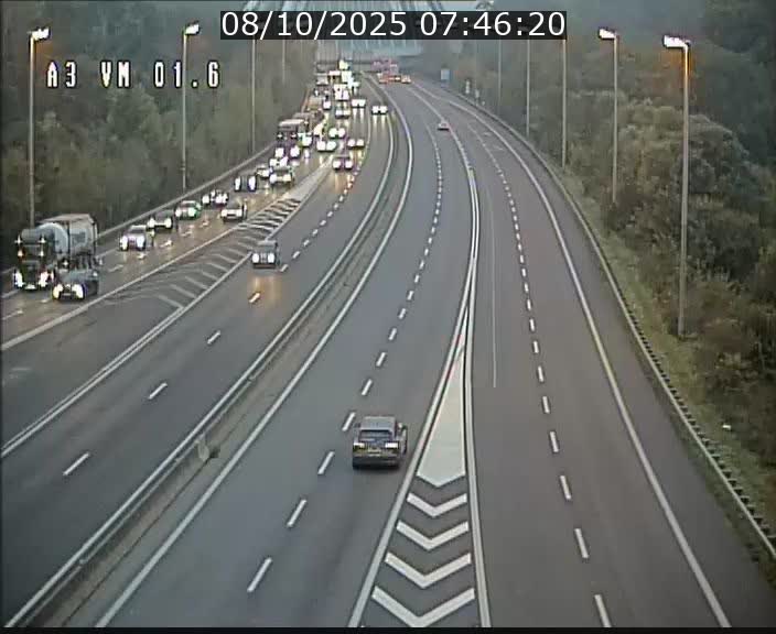 <h2>Traffic live webcam Luxembourg - Croix de Gasperich - A3 - BK 1.6 - direction France/Aire de Berchem</h2>