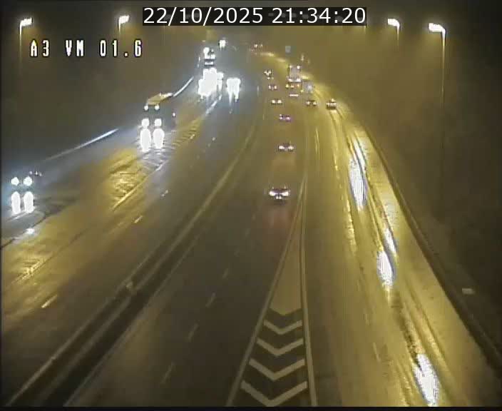 <h2>Traffic live webcam Luxembourg - Croix de Gasperich - A3 - BK 1.6 - direction France/Aire de Berchem</h2>
