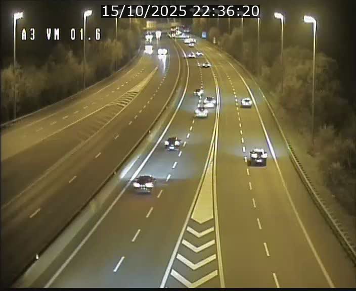 <h2>Traffic live webcam Luxembourg - Croix de Gasperich - A3 - BK 1.6 - direction France/Aire de Berchem</h2>
