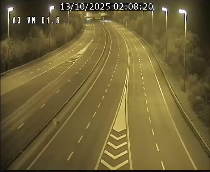 <h2>Traffic live webcam Luxembourg - Croix de Gasperich - A3 - BK 1.6 - direction France/Aire de Berchem</h2>