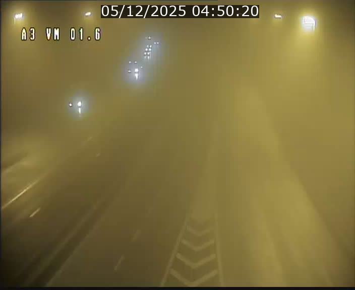 <h2>Traffic live webcam Luxembourg - Croix de Gasperich - A3 - BK 1.6 - direction France/Aire de Berchem</h2>