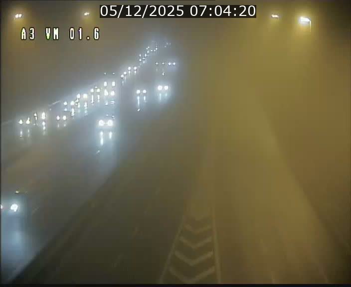 <h2>Traffic live webcam Luxembourg - Croix de Gasperich - A3 - BK 1.6 - direction France/Aire de Berchem</h2>