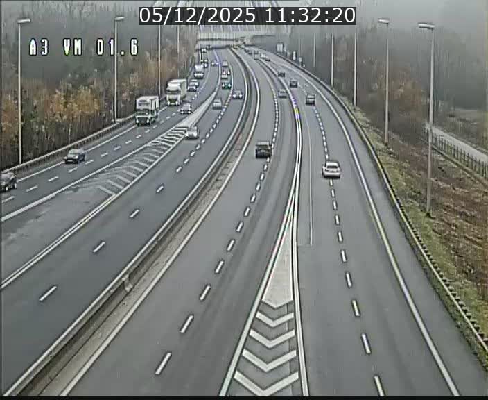 <h2>Traffic live webcam Luxembourg - Croix de Gasperich - A3 - BK 1.6 - direction France/Aire de Berchem</h2>