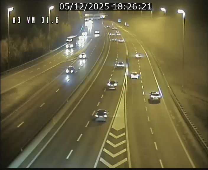 <h2>Traffic live webcam Luxembourg - Croix de Gasperich - A3 - BK 1.6 - direction France/Aire de Berchem</h2>