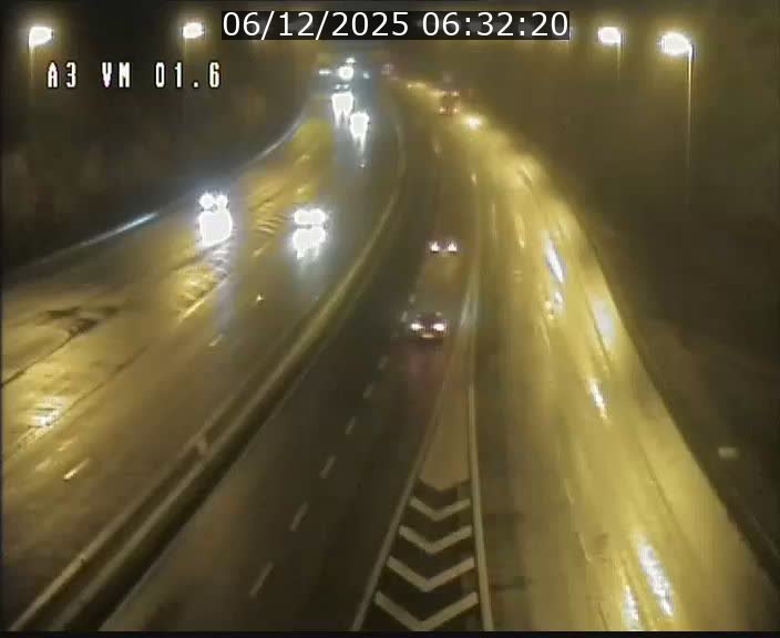 <h2>Traffic live webcam Luxembourg - Croix de Gasperich - A3 - BK 1.6 - direction France/Aire de Berchem</h2>