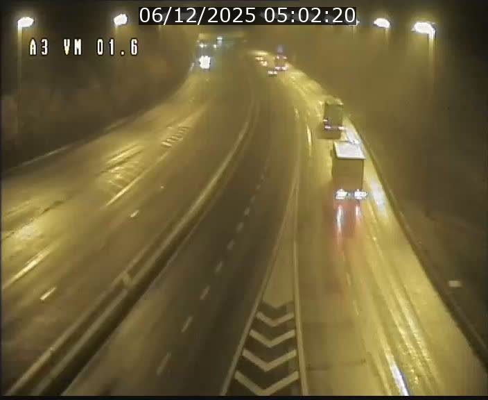 <h2>Traffic live webcam Luxembourg - Croix de Gasperich - A3 - BK 1.6 - direction France/Aire de Berchem</h2>