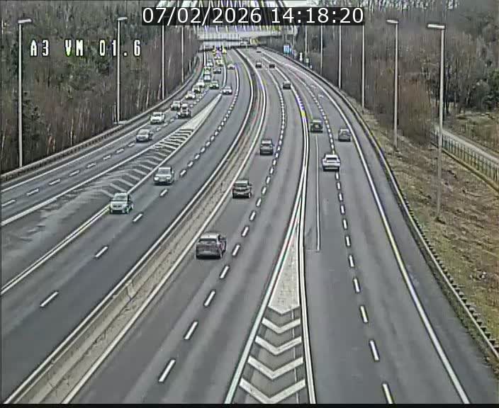 <h2>Traffic live webcam Luxembourg - Croix de Gasperich - A3 - BK 1.6 - direction France/Aire de Berchem</h2>