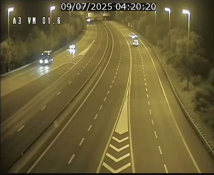 Traffic live webcam Luxembourg - Croix de Gasperich - A3 - BK 1.6 - direction France/Aire de Berchem