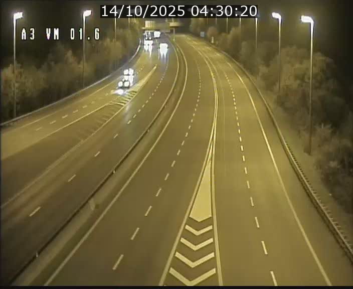 <h2>Traffic live webcam Luxembourg - Croix de Gasperich - A3 - BK 1.6 - direction France/Aire de Berchem</h2>