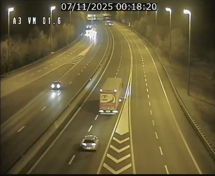 <h2>Traffic live webcam Luxembourg - Croix de Gasperich - A3 - BK 1.6 - direction France/Aire de Berchem</h2>