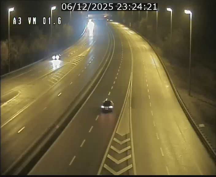 <h2>Traffic live webcam Luxembourg - Croix de Gasperich - A3 - BK 1.6 - direction France/Aire de Berchem</h2>