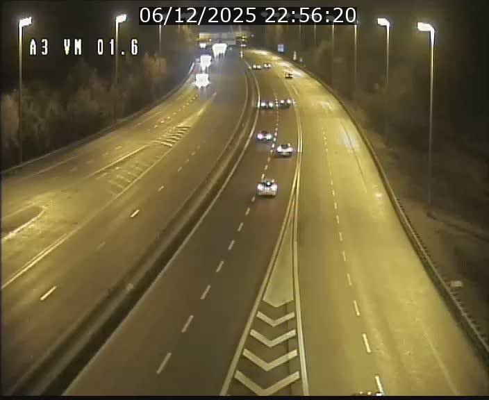 <h2>Traffic live webcam Luxembourg - Croix de Gasperich - A3 - BK 1.6 - direction France/Aire de Berchem</h2>