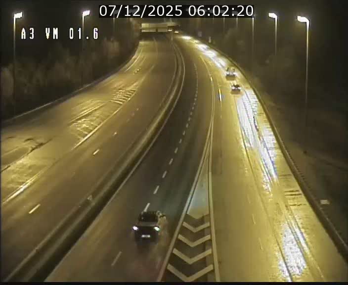 <h2>Traffic live webcam Luxembourg - Croix de Gasperich - A3 - BK 1.6 - direction France/Aire de Berchem</h2>