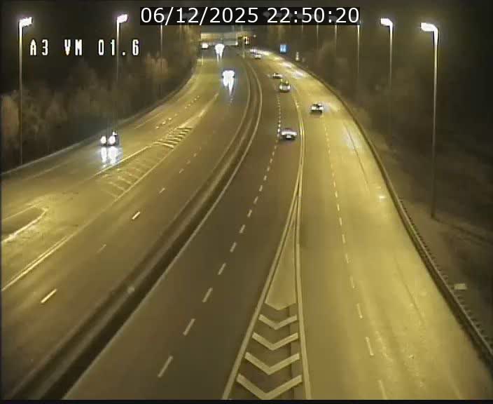<h2>Traffic live webcam Luxembourg - Croix de Gasperich - A3 - BK 1.6 - direction France/Aire de Berchem</h2>